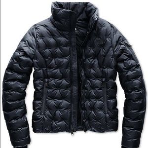 North Face Holladown Puffer! Black. Size small. Barely worn. Great quality